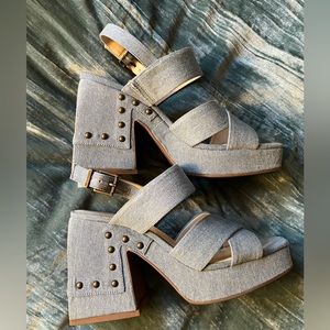 Jessica Simpson Nellenie 8.5 light blue denim platform studded sandal 8 1/2 EUC